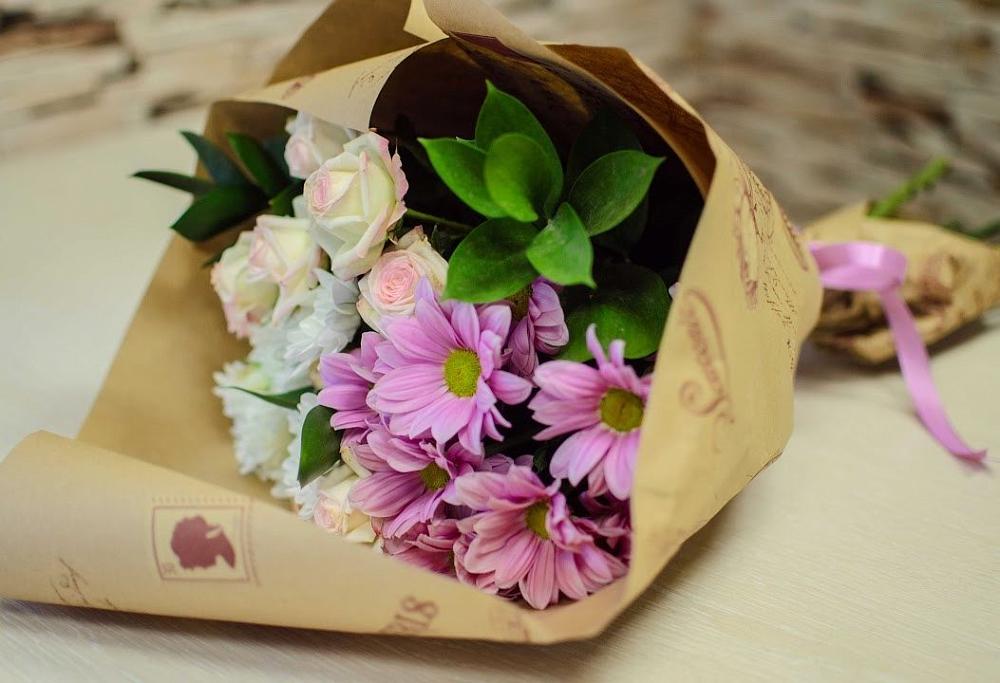 Букет цветов из: Розы и Хризантемы в Водный