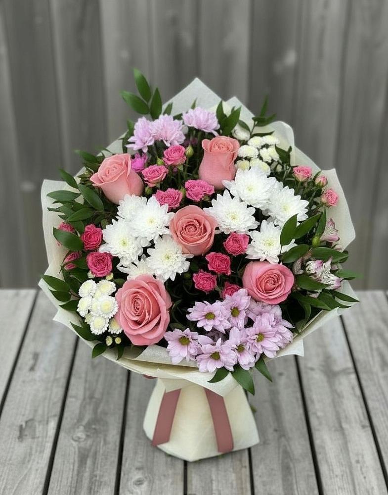 Букет цветов из: Альстромерии, Гвоздики, Розы и Хризантемы в Водный