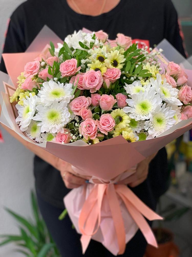 Букет цветов из: Розы и Хризантемы в Водный