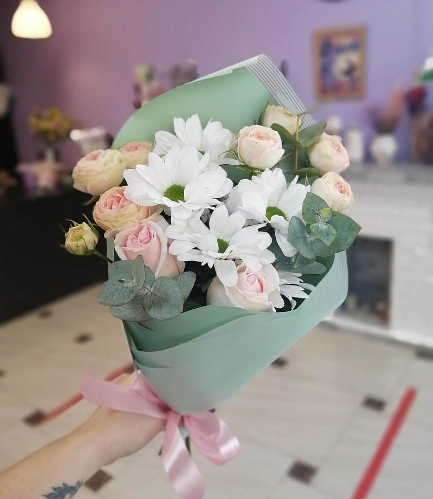 Букет цветов из: Хризантемы и Розы в Водный