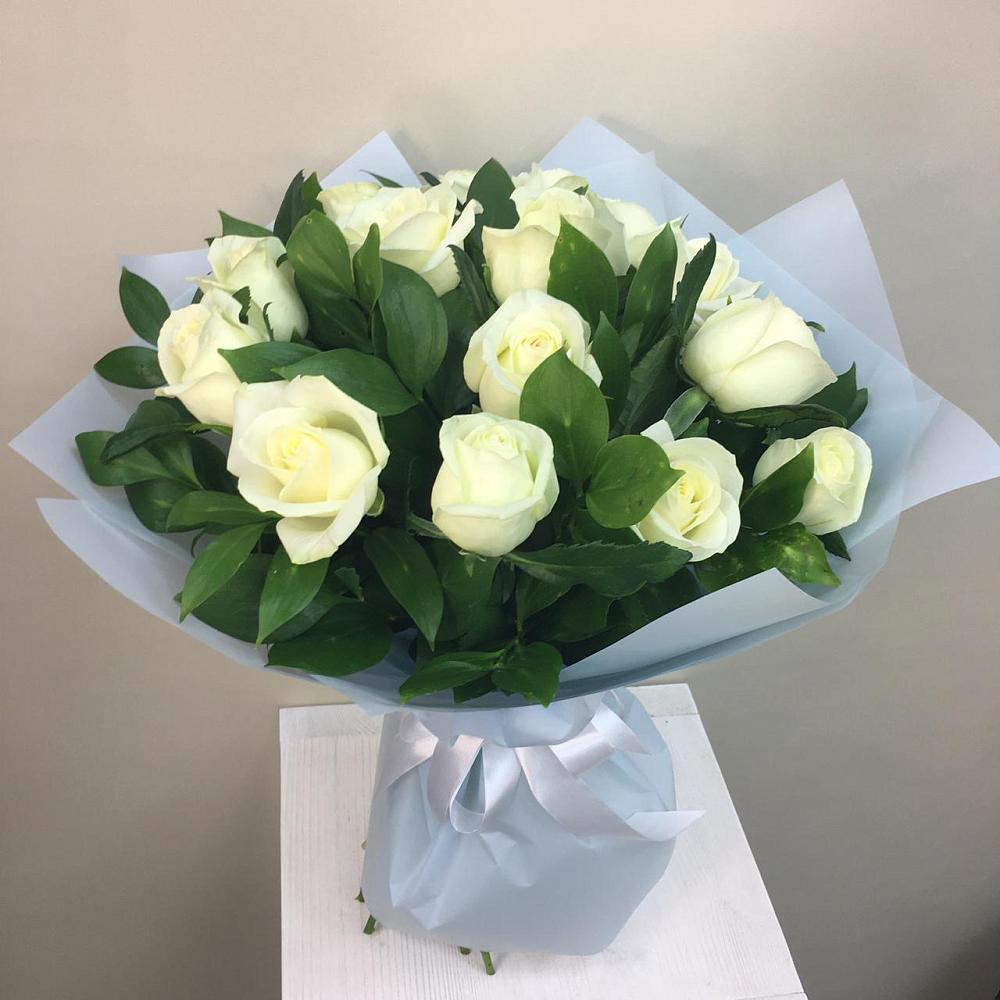 Букет 15 Белых роз Проуд в Водный