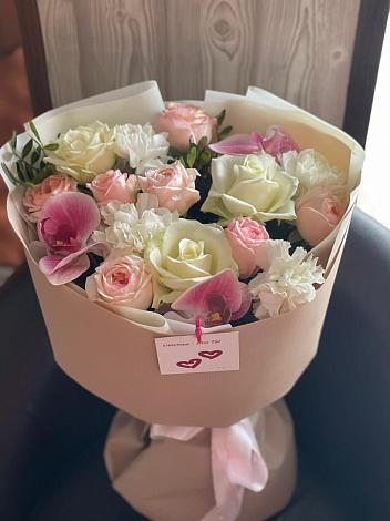 Букет цветов из: Орхидеи, Розы и Гвоздики в Водный