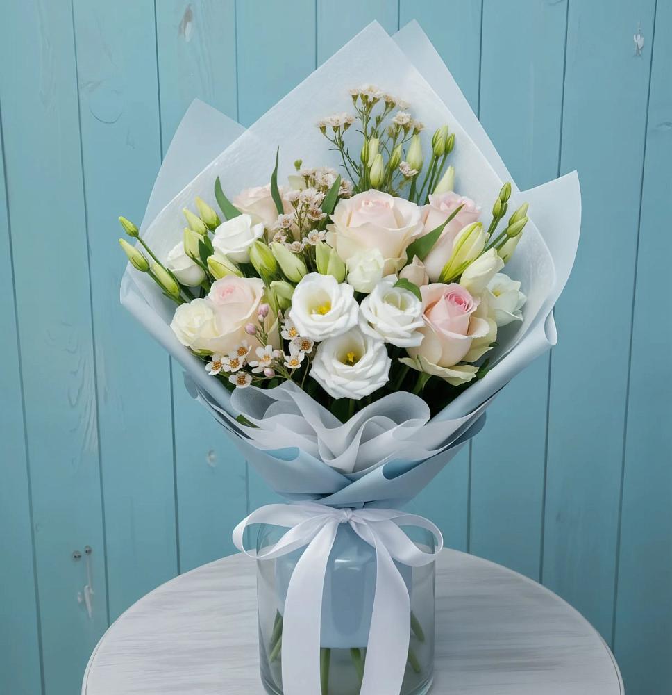 Букет цветов из: Розы и Лизиантусы в Водный