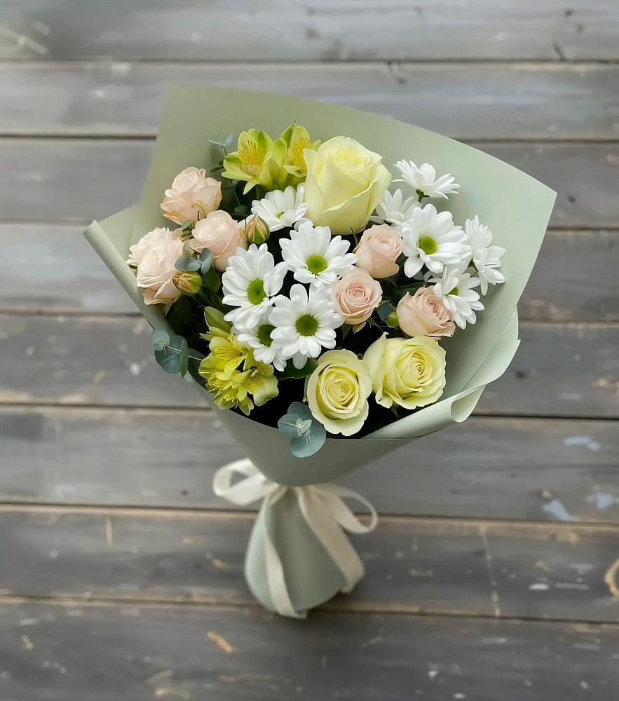 Букет цветов из: Альстромерии, Розы и Хризантемы в Водный