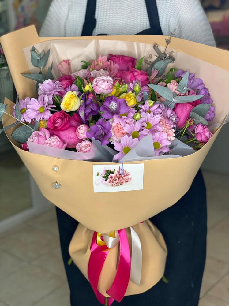 Букет цветов из: Хризантемы, Гвоздики и Альстромерии в Водный