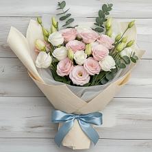 Букет цветов из:  Лизиантусы в Водный