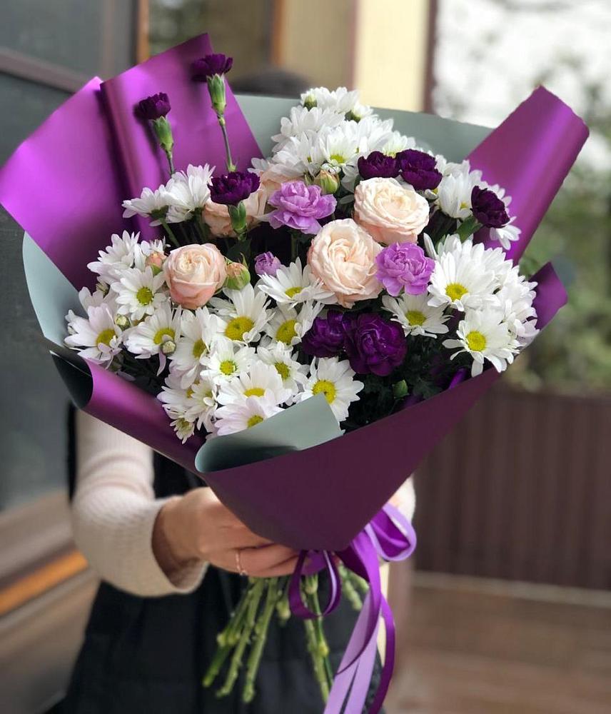 Букет цветов из: Хризантемы, Гвоздики и Розы в Водный