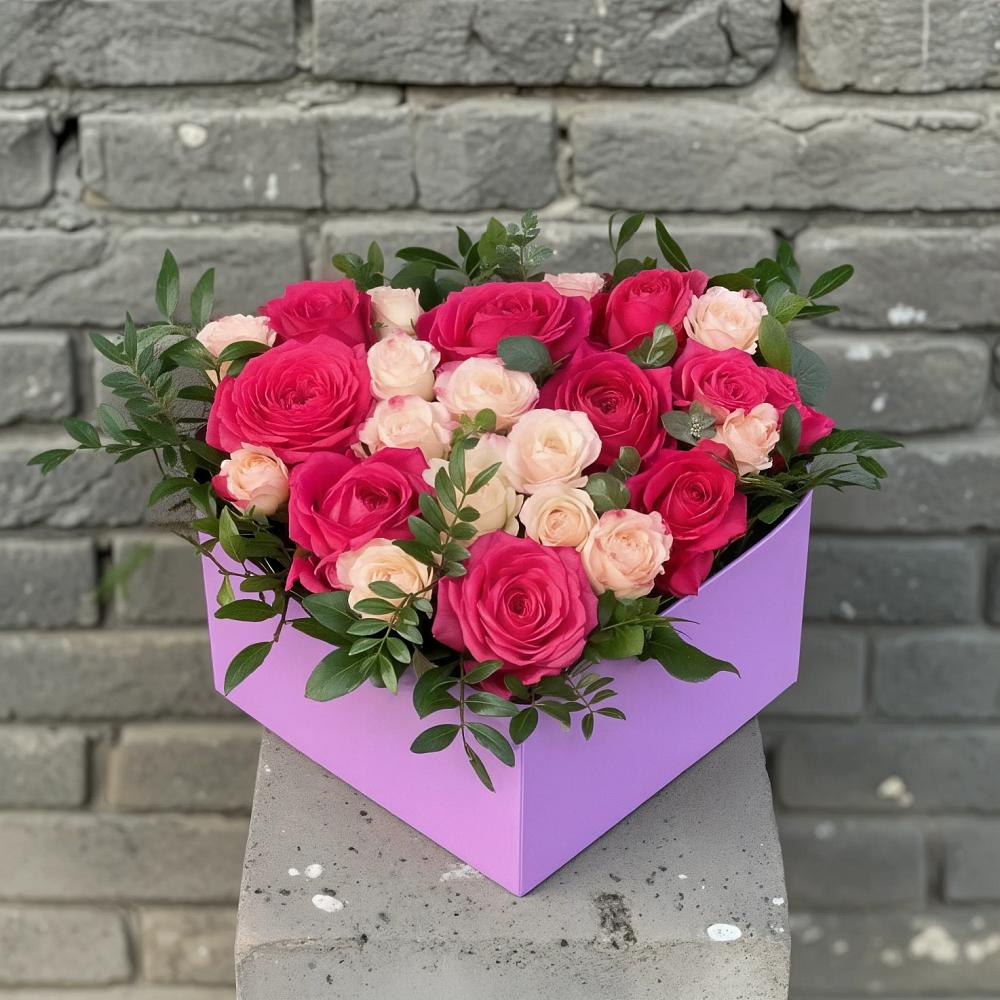 Цветочная композиция из Розы в коробке в Водный