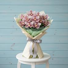 Букет цветов из:  Орхидеи и Розы в Водный
