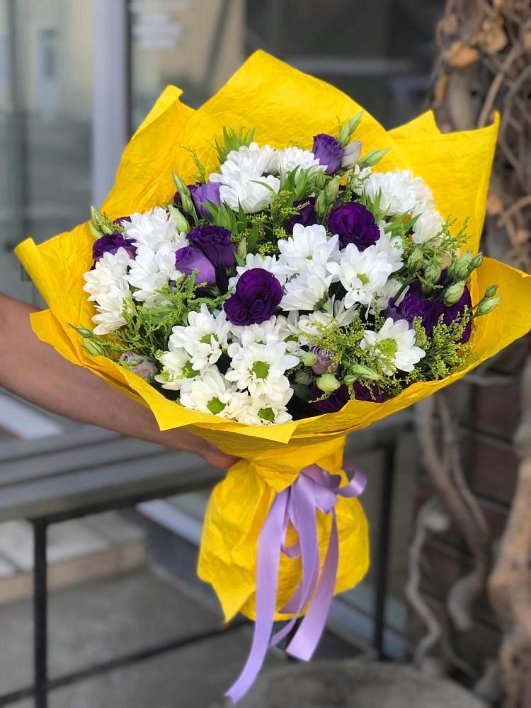 Букет цветов из: Ирисы, Хризантемы и Ромашки в Водный