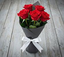 Букет 5 Красных роз Эдлесс Лав в Водный