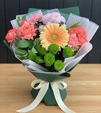 Букет цветов из:  Гвоздики, Розы, Герберы и Хризантемы в Водный