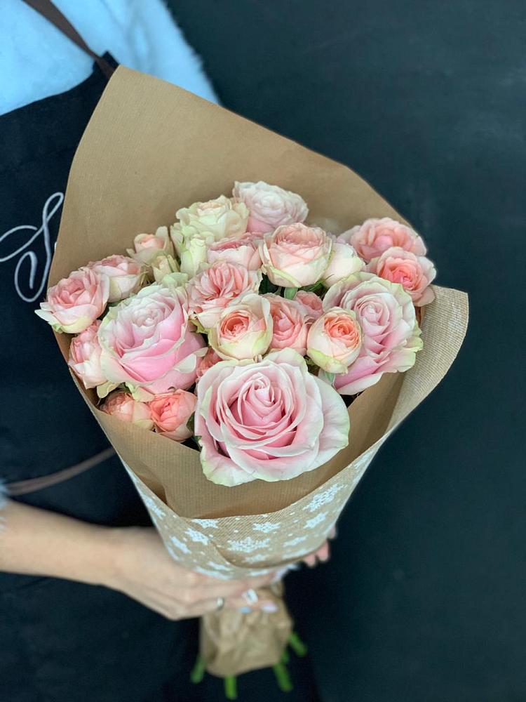 Букет цветов из: Хризантемы и Розы в Водный