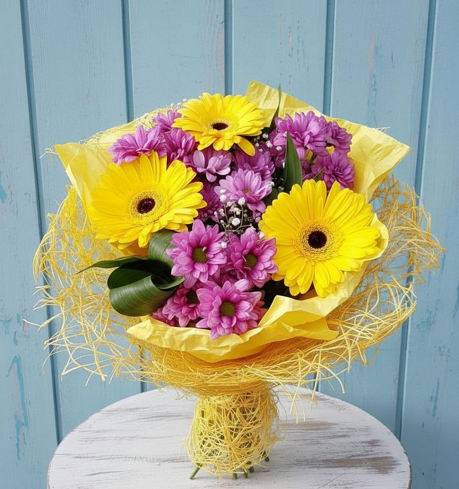 Букет цветов из: Хризантемы и Герберы в Водный