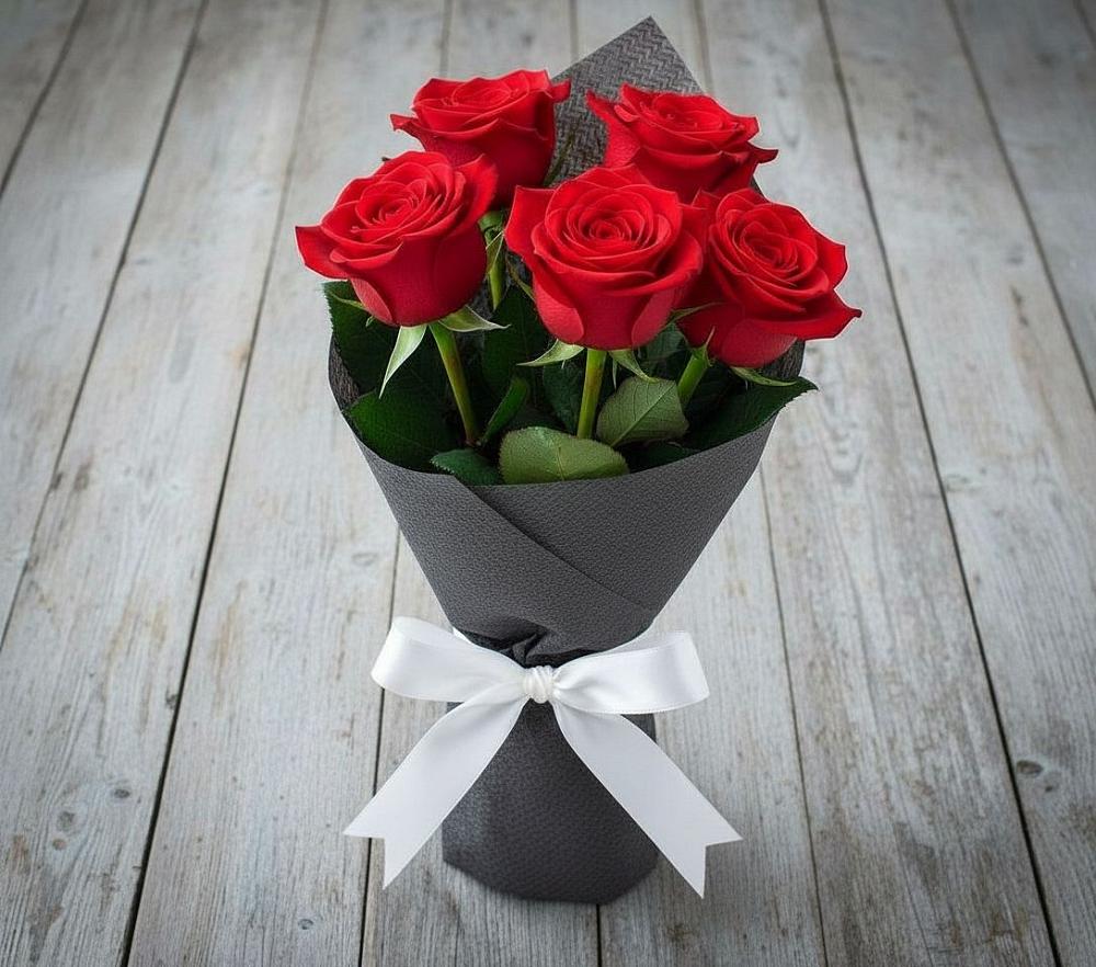 Букет 5 Красных роз Эдлесс Лав в Водный