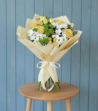 Букет цветов из:  Хризантемы и Розы в Водный