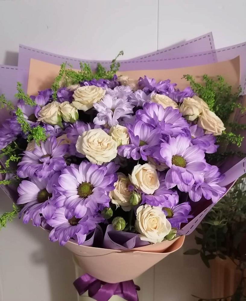 Букет Белые бабочки в Водный Букет цветов из: Хризантемы и Розы в Водный