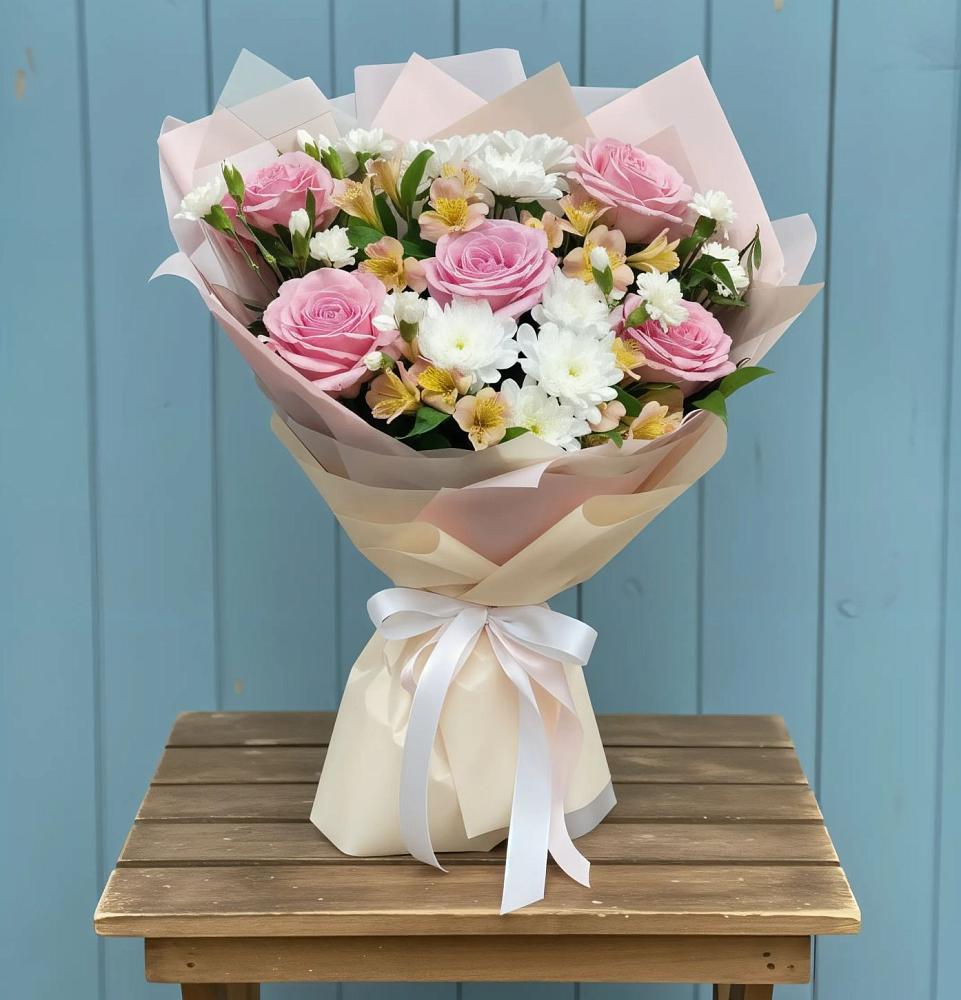 Букет цветов из: Гвоздики, Орхидеи и Розы в Водный