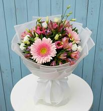 Букет цветов из:  Герберы, Альстромерии и Лизиантусы в Водный