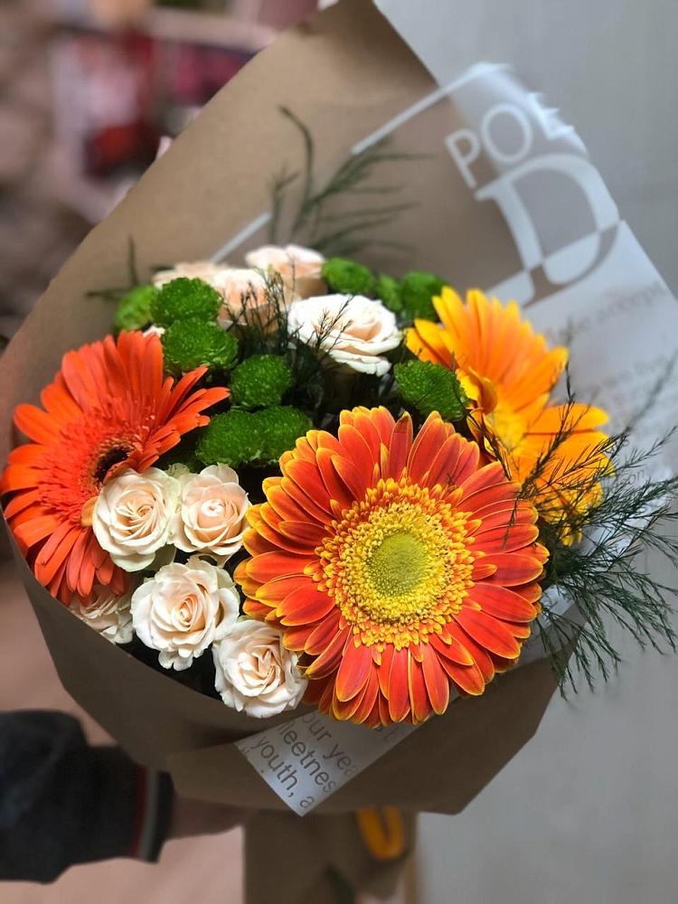 Букет цветов из: Герберы, Хризантемы и Розы в Водный