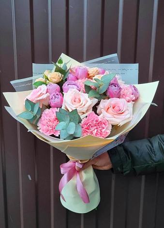 Букет цветов из: Розы и Гвоздики в Водный
