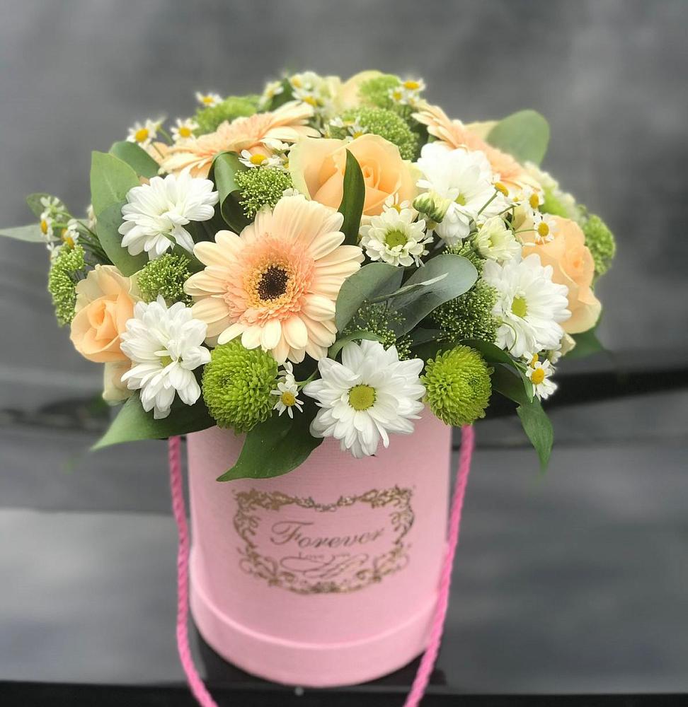 Цветочная композиция из Розы, Герберы и Хризантемы в шляпной коробке в Водный