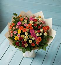 Букет Микс из разноцветных кустовых роз в Водный