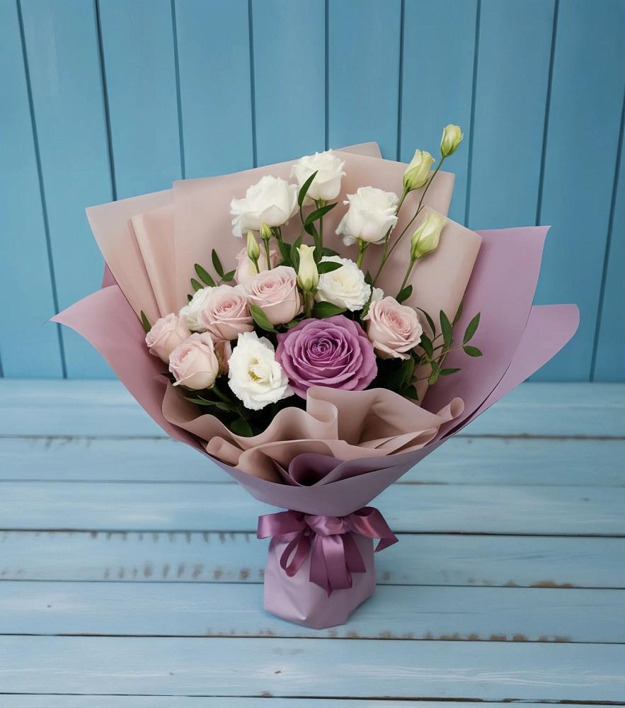 Букет цветов из: Розы и Лизиантусы в Водный