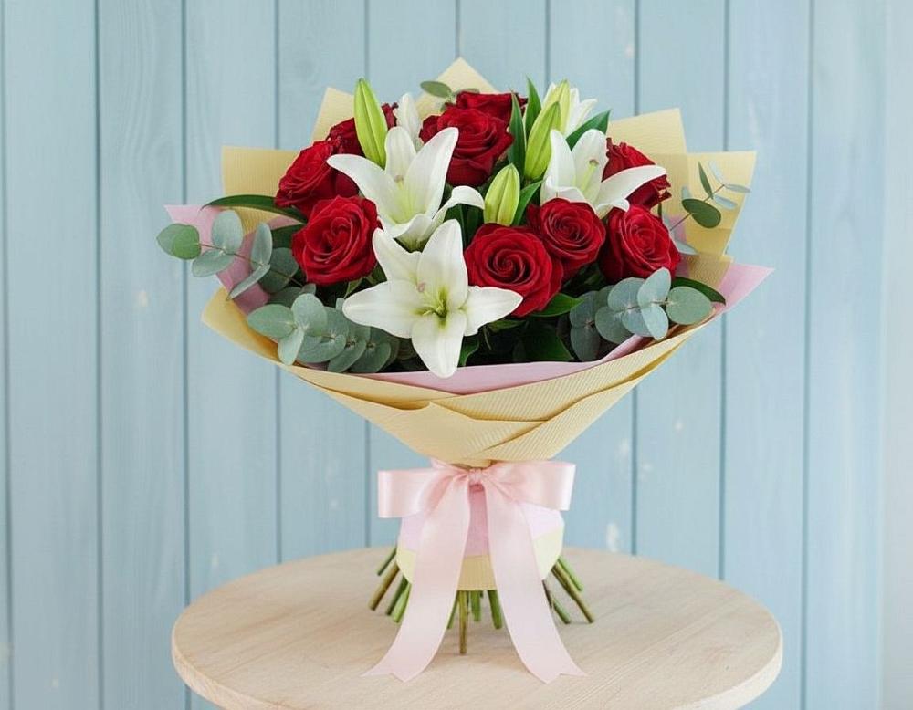Букет цветов из: Лилии и Розы в Водный